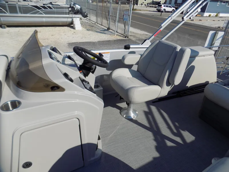 Slide: The Image of Captain's seat and helm of 2024 Sylvan Mirage 8522 CLZ pontoon boat. - 7