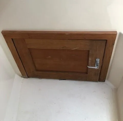 Slide: The Image of Wooden hatch door on 2003 Carolina Classic 25 I/O boat interior. - 27