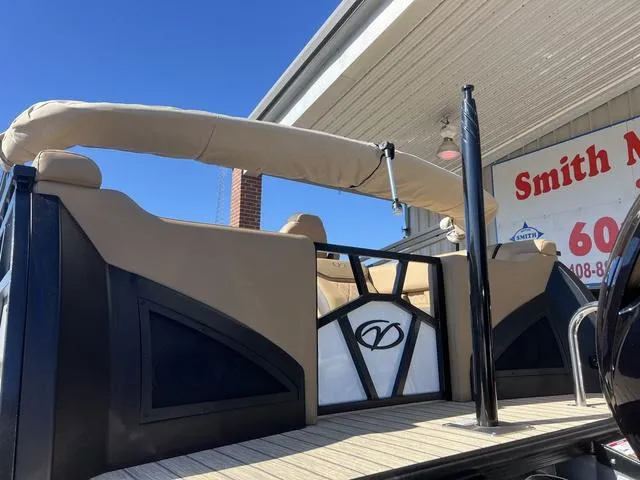 Slide: The Image of Veranda VX22RC LUXURY TRI-TOON 2024 - 12