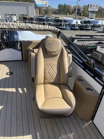 Slide: The Image of Veranda VX22RC LUXURY TRI-TOON 2024 - 15