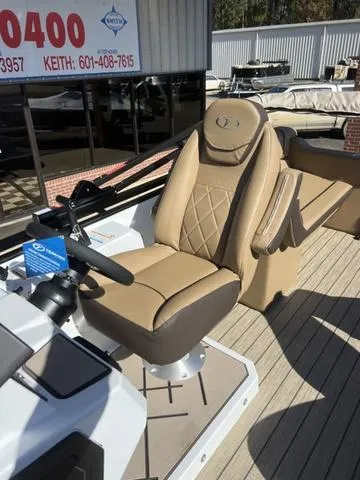 Slide: The Image of Veranda VX22RC LUXURY TRI-TOON 2024 - 16