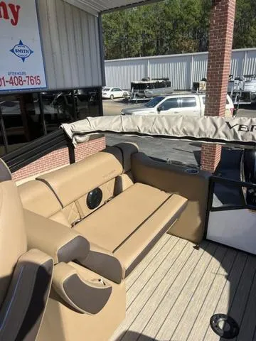 Slide: The Image of Veranda VX22RC LUXURY TRI-TOON 2024 - 17