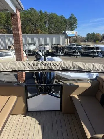 Slide: The Image of Veranda VX22RC LUXURY TRI-TOON 2024 - 18