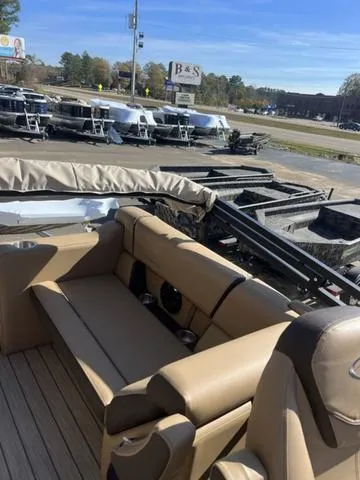 Slide: The Image of Veranda VX22RC LUXURY TRI-TOON 2024 - 19