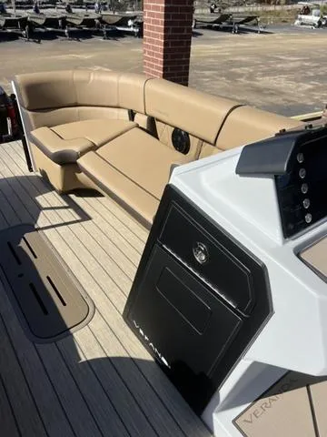 Slide: The Image of Veranda VX22RC LUXURY TRI-TOON 2024 - 31