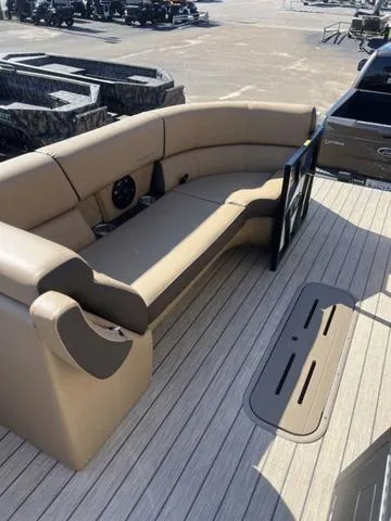 Slide: The Image of Veranda VX22RC LUXURY TRI-TOON 2024 - 32