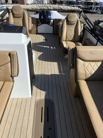 Slide: The Image of Veranda VX22RC LUXURY TRI-TOON 2024 - 33