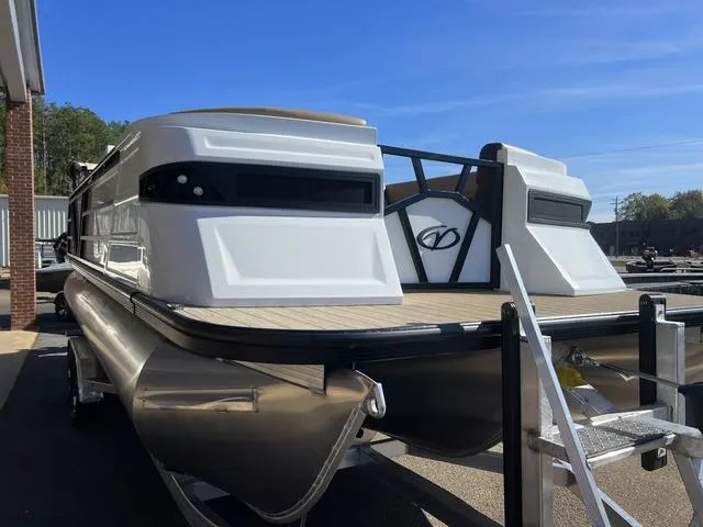 Slide: The Image of Veranda VX22RC LUXURY TRI-TOON 2024 - 4