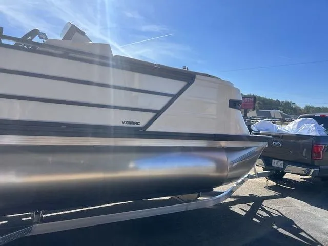 Slide: The Image of Veranda VX22RC LUXURY TRI-TOON 2024 - 6