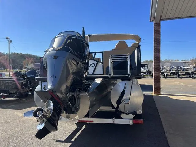 Slide: The Image of Veranda VX22RC LUXURY TRI-TOON 2024 - 8