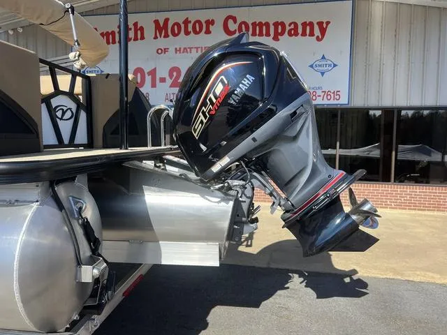 Slide: The Image of Veranda VX22RC LUXURY TRI-TOON 2024 - 9