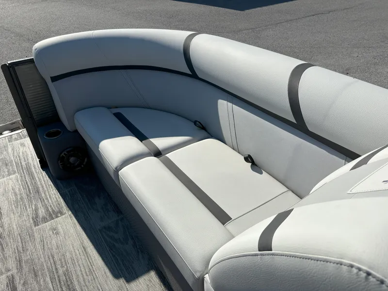 Slide: The Image of Crest Classic LX 220SLC CPT 2024 - 10