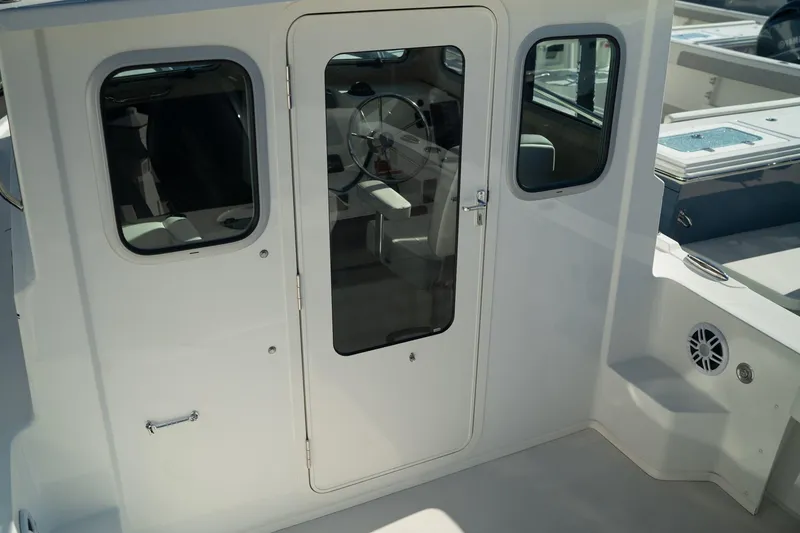 Slide: The Image of Parker Marine 2120 Sport Cabin 2025 - 6