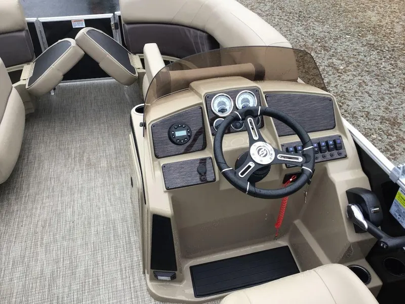 Slide: The Image of Sylvan 820 LZ Mirage 2024 - 13