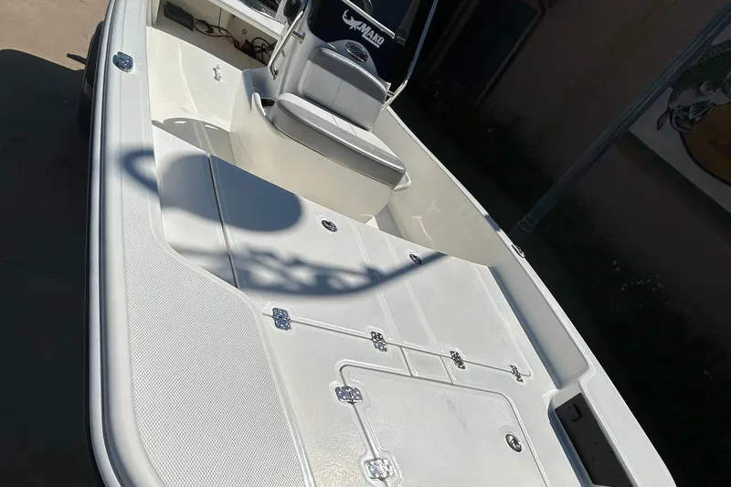 Slide: The Image of 2024 Mako Pro Skiff 15 CC boat, white deck, center console, spacious layout. - 3