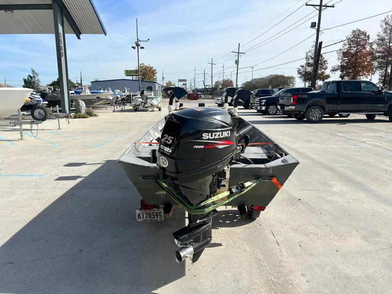 Slide: The Image of 1995 WeldBilt 15 boat with Suzuki 25 HP motor in a parking lot. - 3