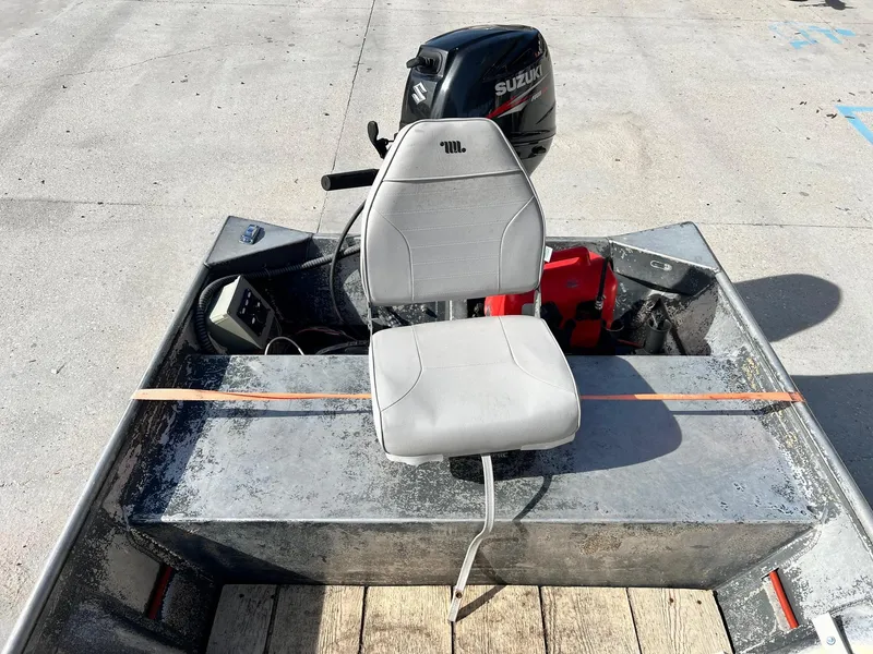 Slide: The Image of 1995 WeldBilt 15 boat with Suzuki outboard motor and single seat. - 7