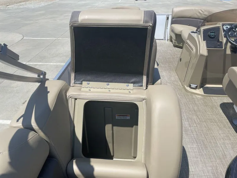 Slide: The Image of Sylvan 822 LZ Mirage 2024 - 16