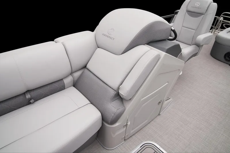 Slide: The Image of Regency 250 LE3 Sport 2024 - 30