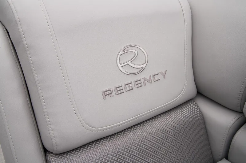 Slide: The Image of Regency 250 LE3 Sport 2024 - 31