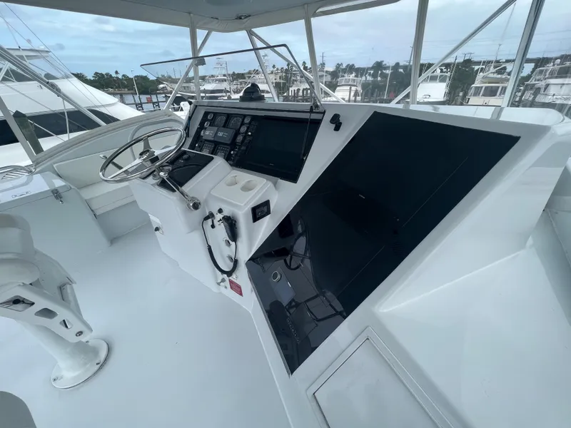 Slide: The Image of Hatteras 60 Down Time - Helm - 11
