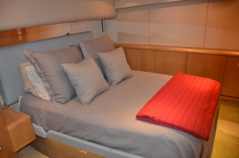 Slide: The Image of Hatteras 60 Down Time - VIP Stateroom - 23