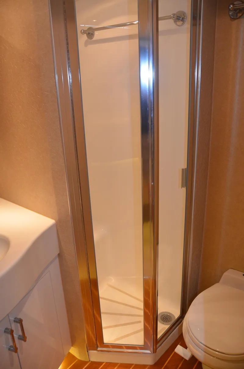 Slide: The Image of Hatteras 60 Down Time - VIP Head - 25