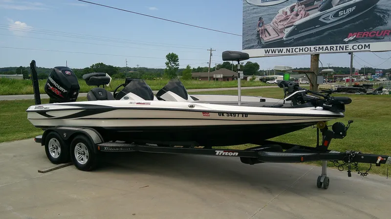 Slide: The Image of Triton 20 TRX Patriot 2017 - 2