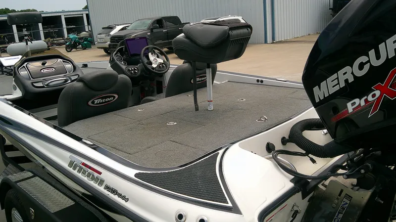 Slide: The Image of Triton 20 TRX Patriot 2017 - 5