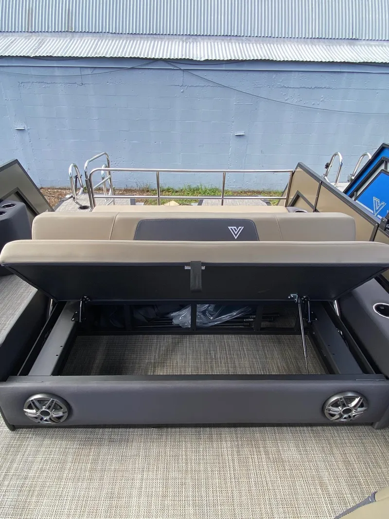 Slide: The Image of Viaggio LAGO 22S 2024 - 21