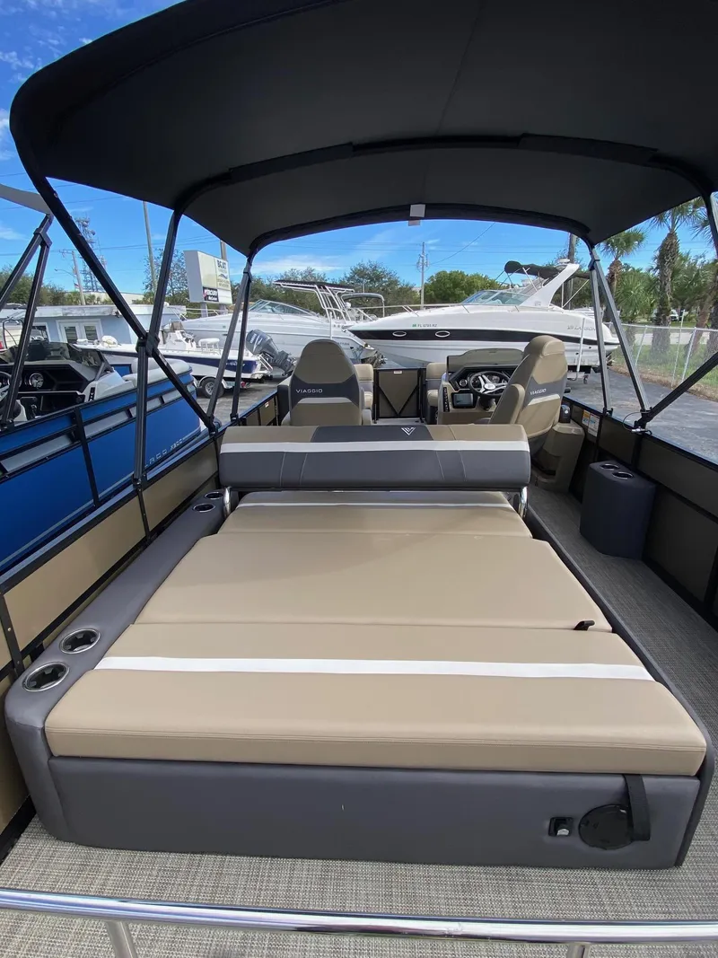 Slide: The Image of Viaggio LAGO 22S 2024 - 22