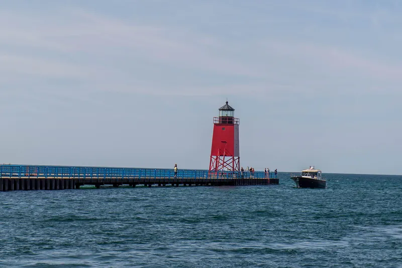 Slide: The Image of Boat near red lighthouse on pier, Fratelli Aprea Sorrento 32, 2020 model. - 31