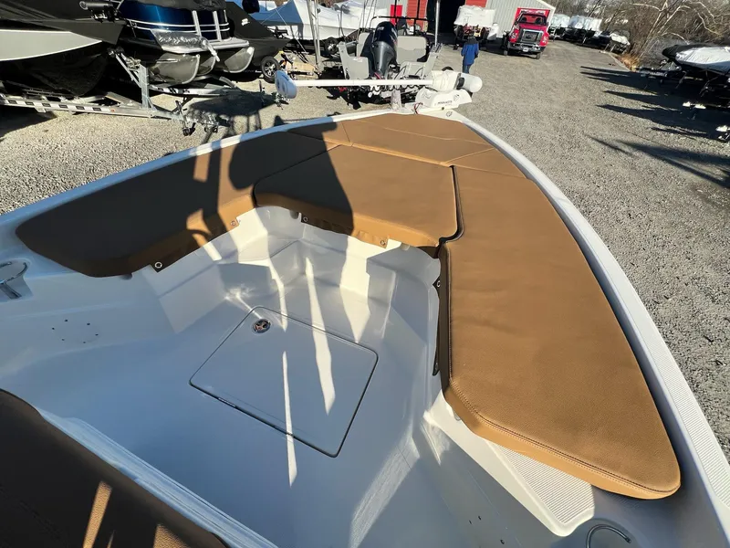 Slide: The Image of Skeeter SX230 2024 - 10