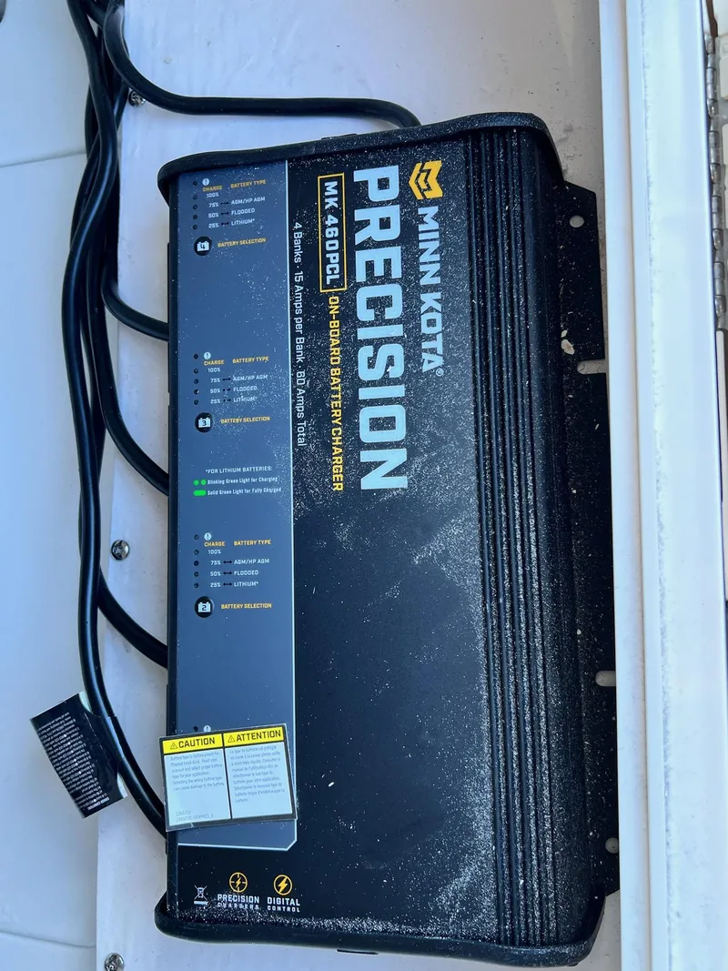 Slide: The Image of Skeeter SX230 2024 - 12