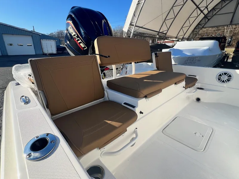 Slide: The Image of Skeeter SX230 2024 - 13