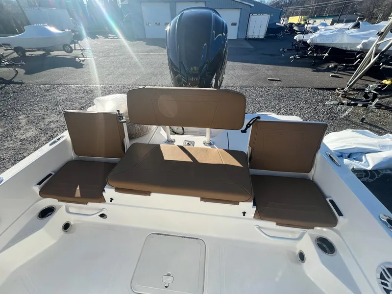 Slide: The Image of Skeeter SX230 2024 - 15