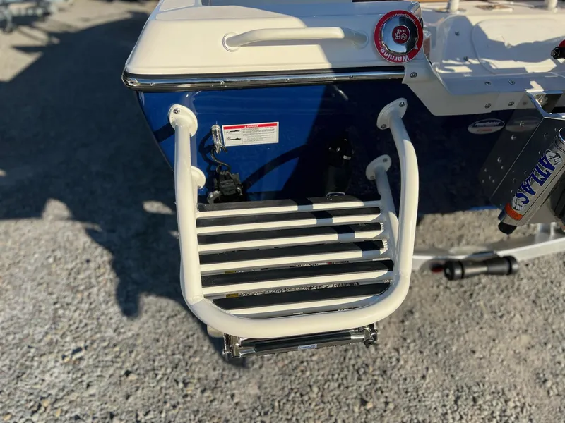 Slide: The Image of Skeeter SX230 2024 - 17