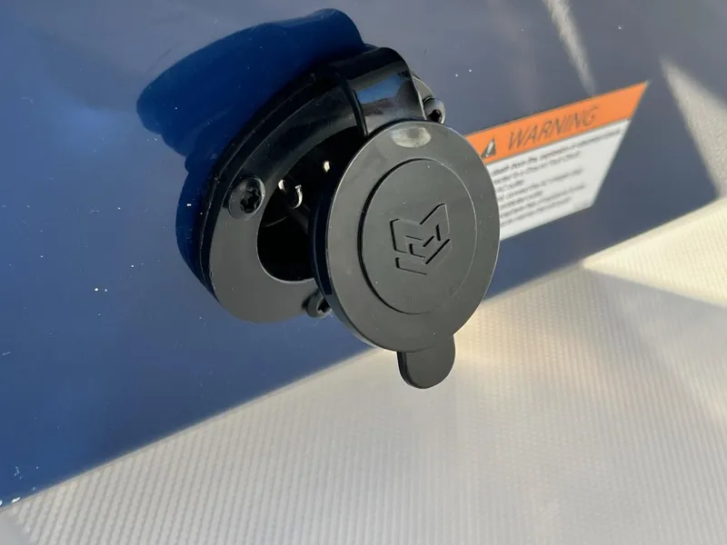 Slide: The Image of Skeeter SX230 2024 - 18