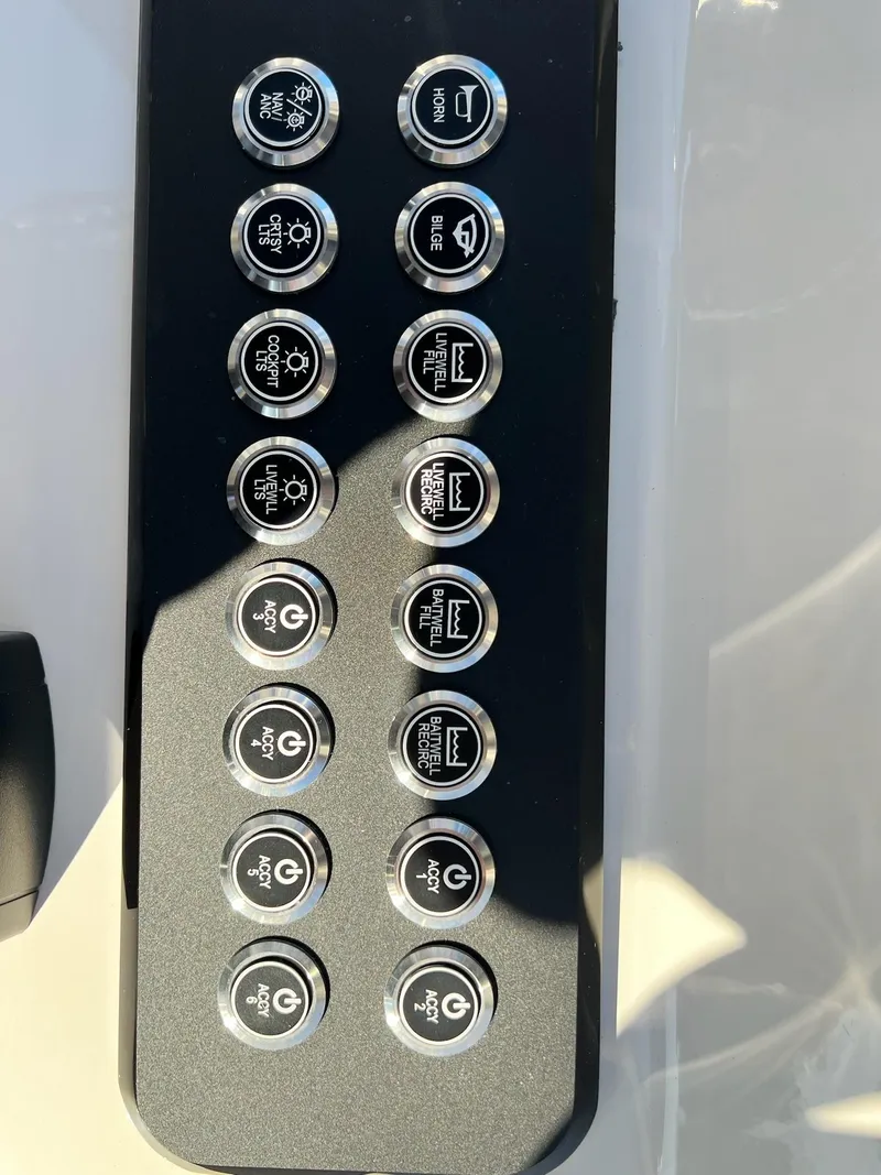 Slide: The Image of Skeeter SX230 2024 - 20