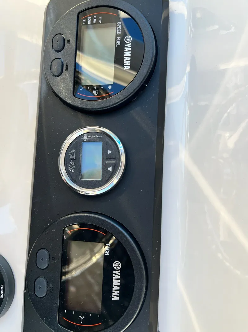 Slide: The Image of Skeeter SX230 2024 - 22