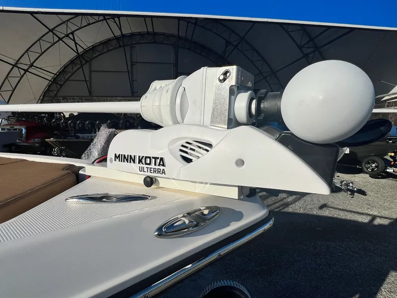 Slide: The Image of Skeeter SX230 2024 - 23