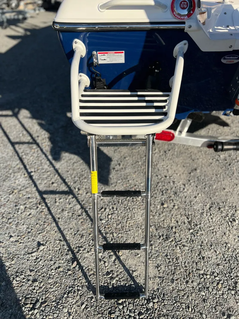 Slide: The Image of Skeeter SX230 2024 - 24