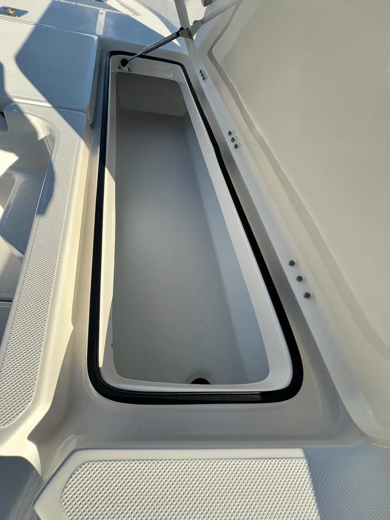 Slide: The Image of Skeeter SX230 2024 - 26