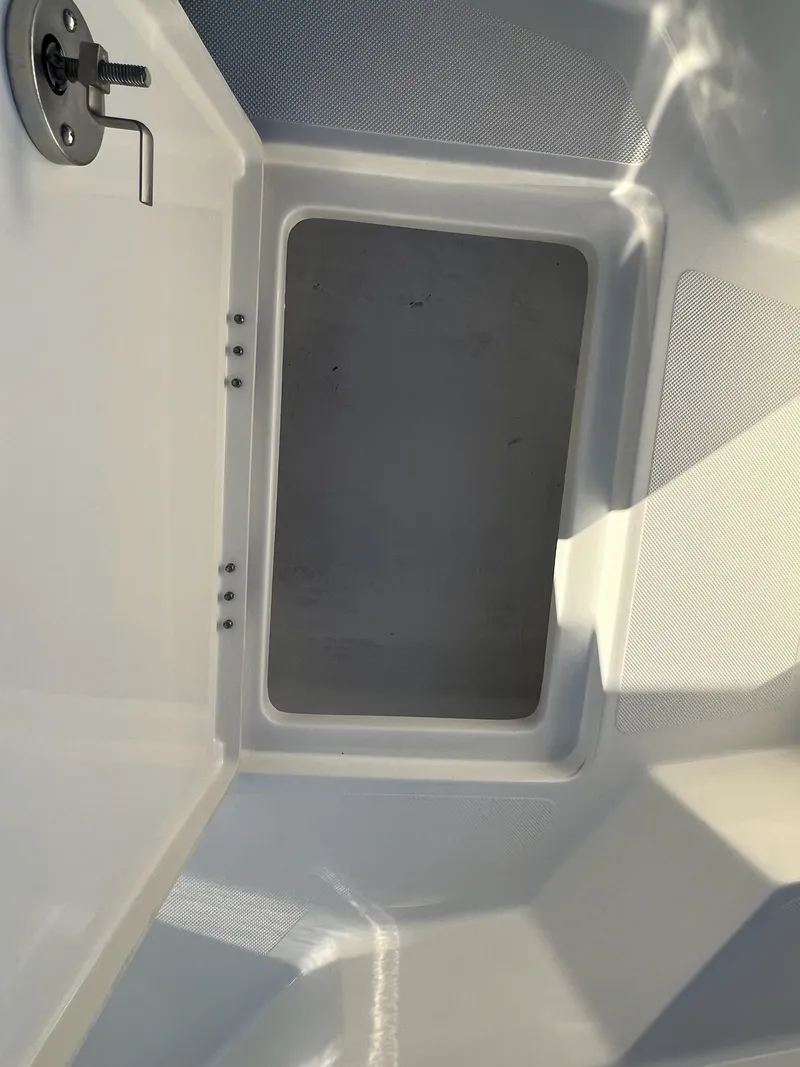 Slide: The Image of Skeeter SX230 2024 - 27