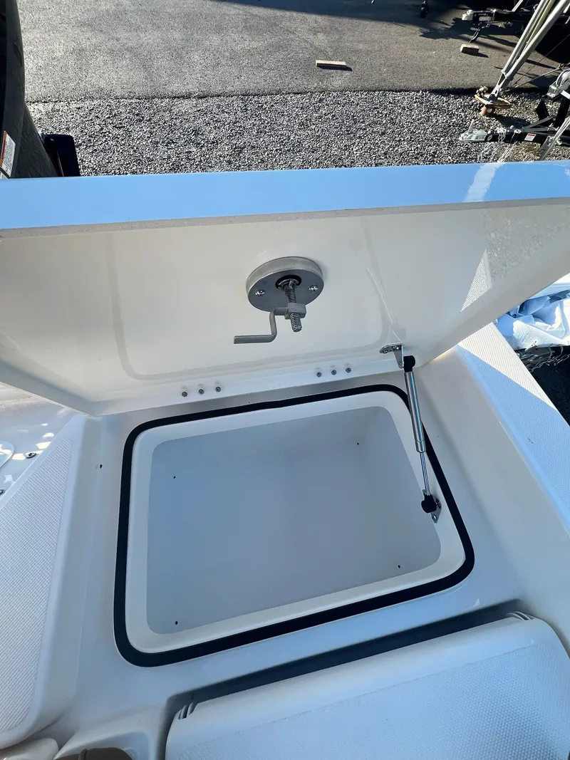 Slide: The Image of Skeeter SX230 2024 - 28