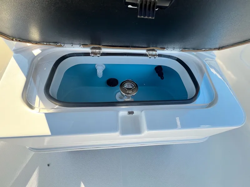 Slide: The Image of Skeeter SX230 2024 - 33