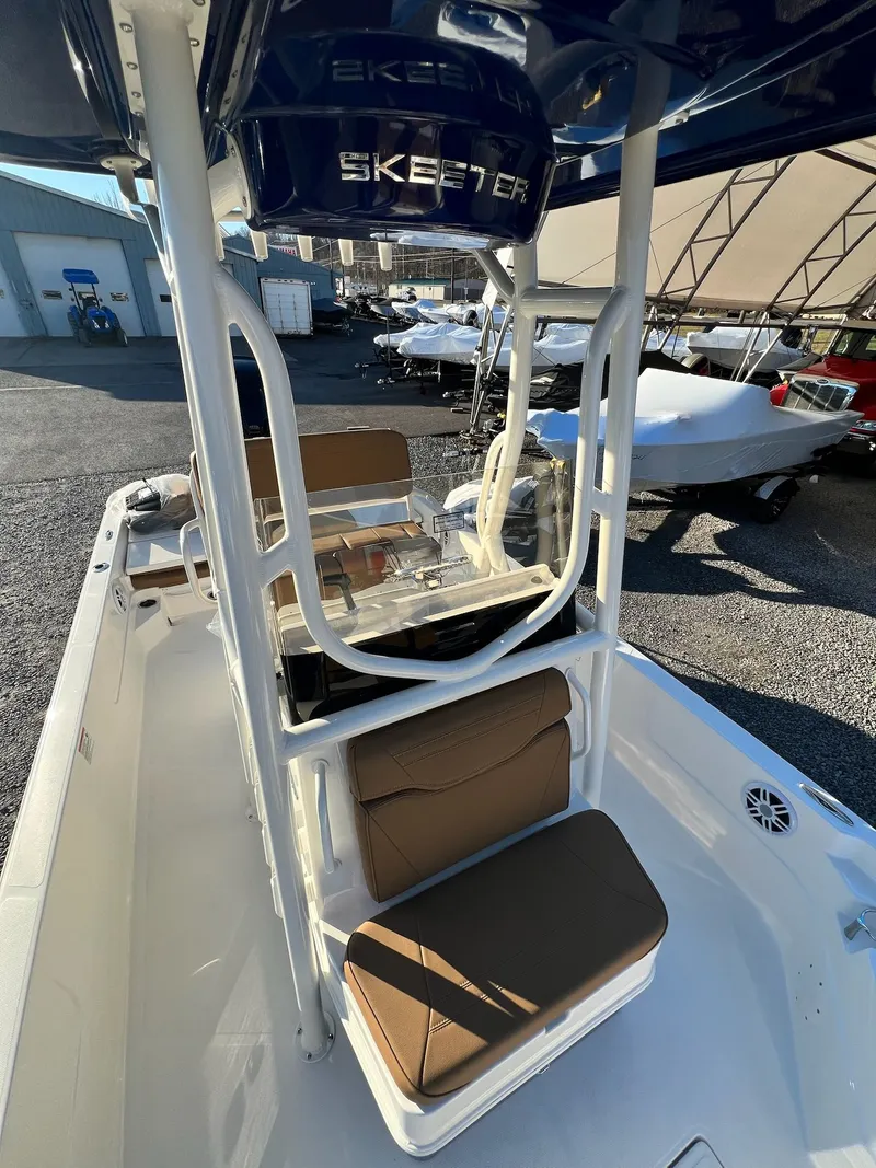 Slide: The Image of Skeeter SX230 2024 - 34