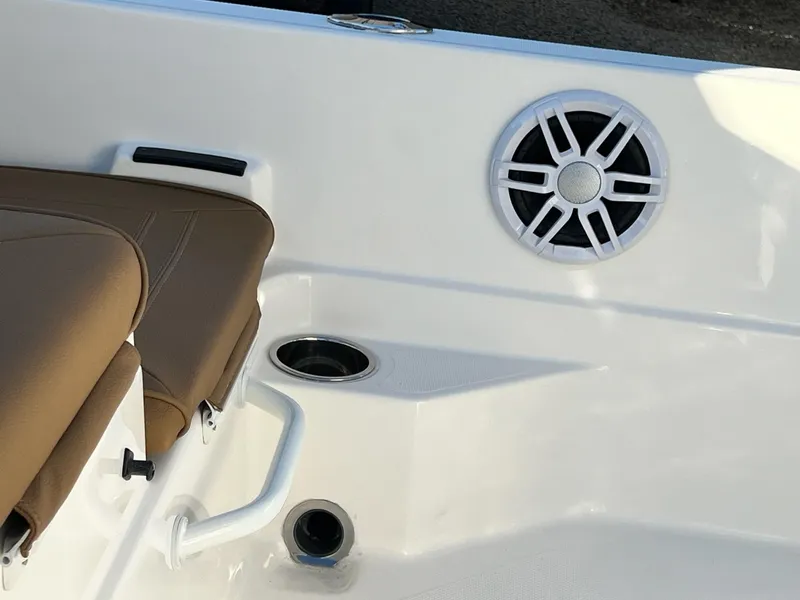 Slide: The Image of Skeeter SX230 2024 - 36