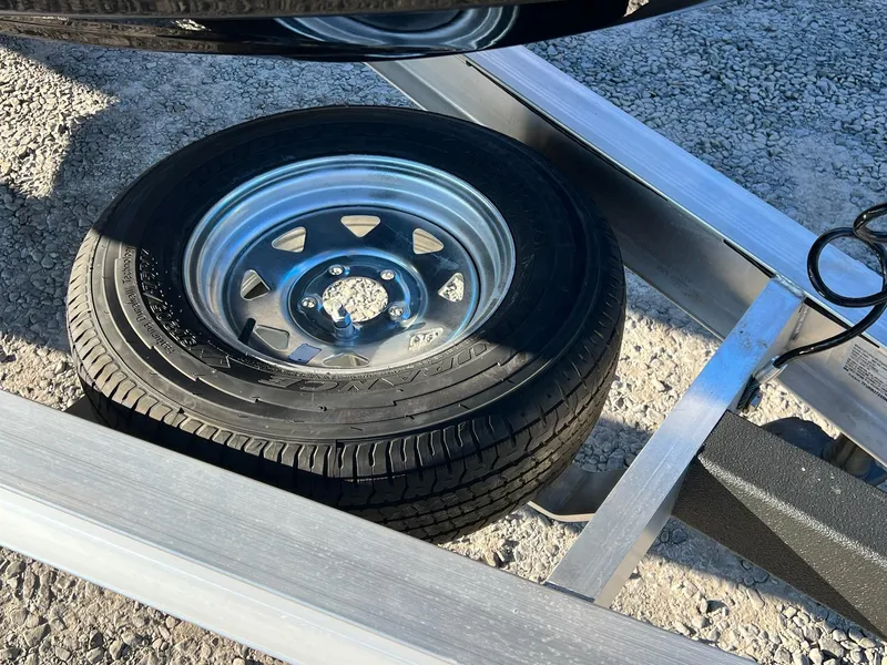 Slide: The Image of Skeeter SX230 2024 - 38