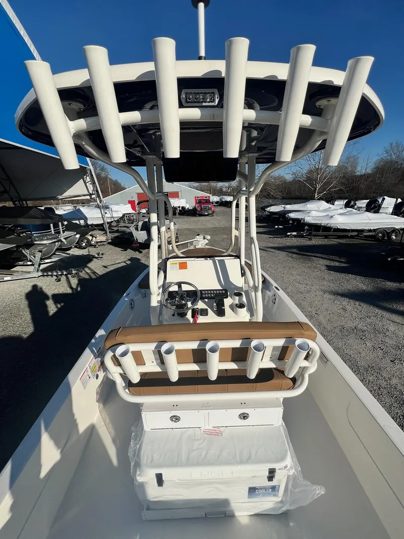 Slide: The Image of Skeeter SX230 2024 - 4